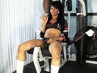 Ebony hottie Sasha masturbating in the gym